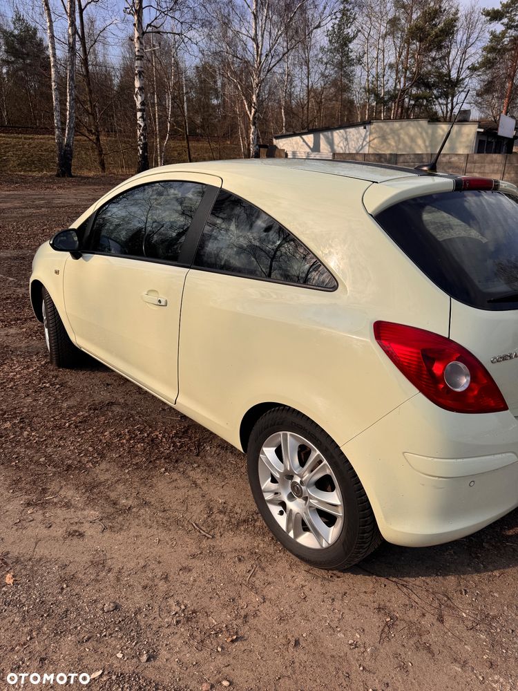 Opel Corsa 1.4 16V Cosmo - 9