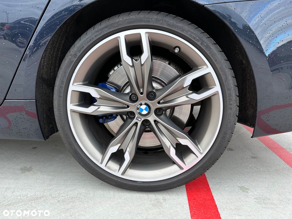 BMW Seria 5 M550i xDrive sport - 14