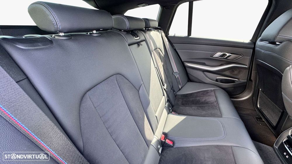 BMW 330 e Pack Desportivo M Pro Auto - 10