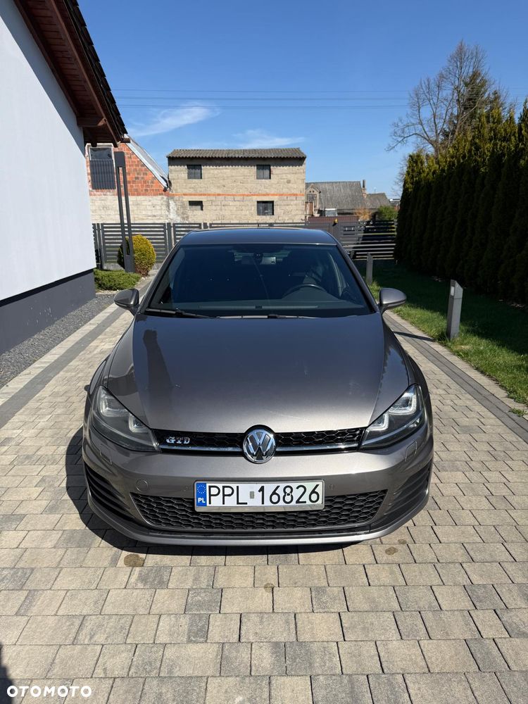 Volkswagen Golf - 8