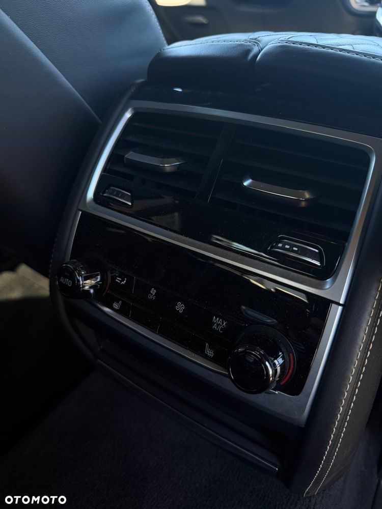 BMW Seria 7 750i xDrive - 24