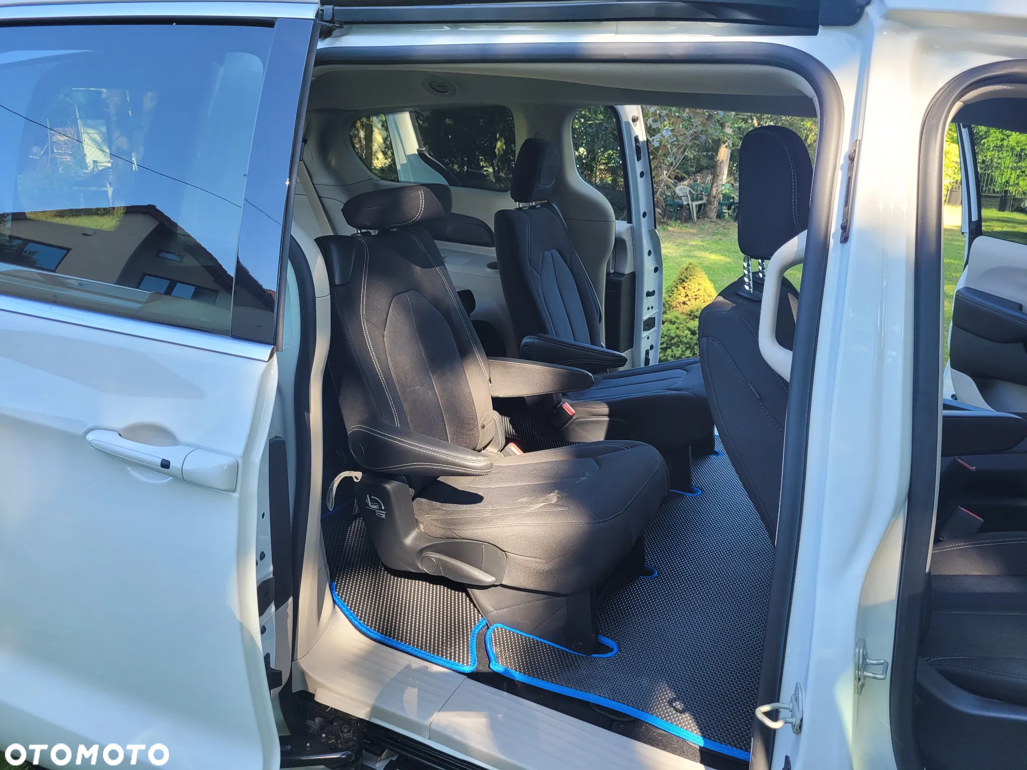 Chrysler Caravan - 5