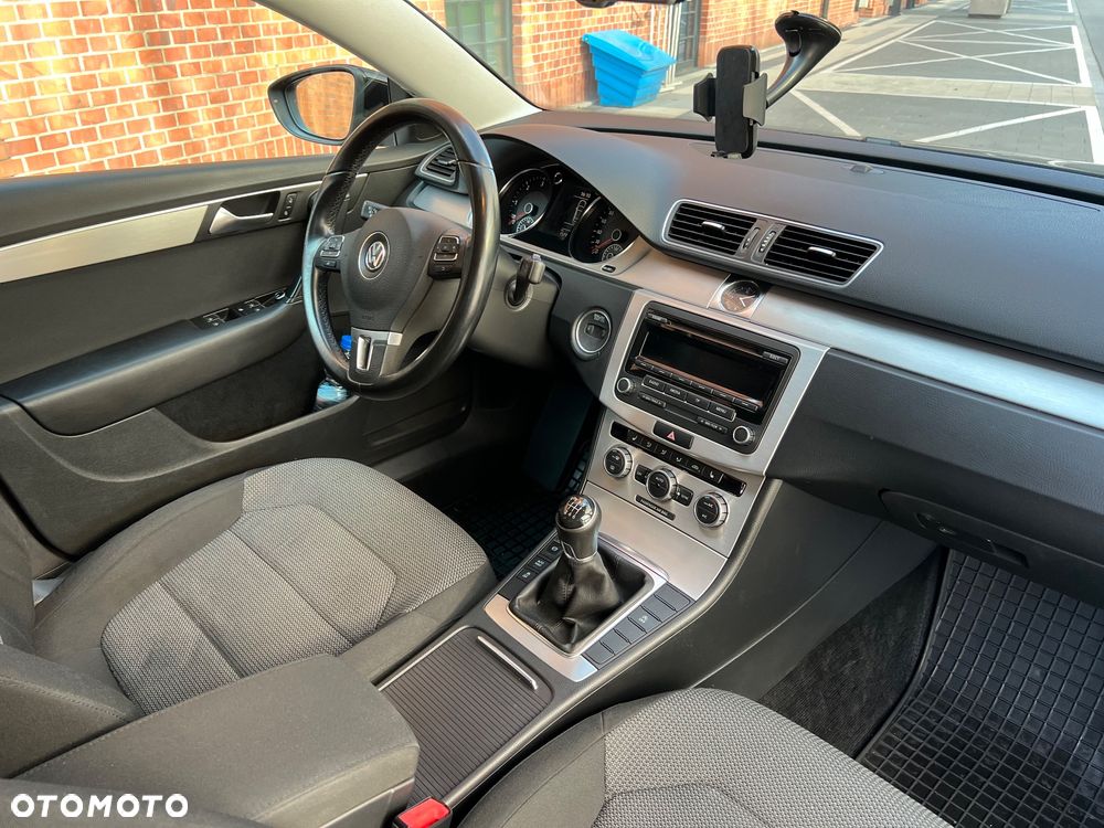 Volkswagen Passat 2.0 TDI DPF Comfortline - 14
