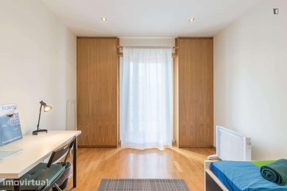 Quarto - localizado em Miragaia Porto - Grande imagem: 4/24