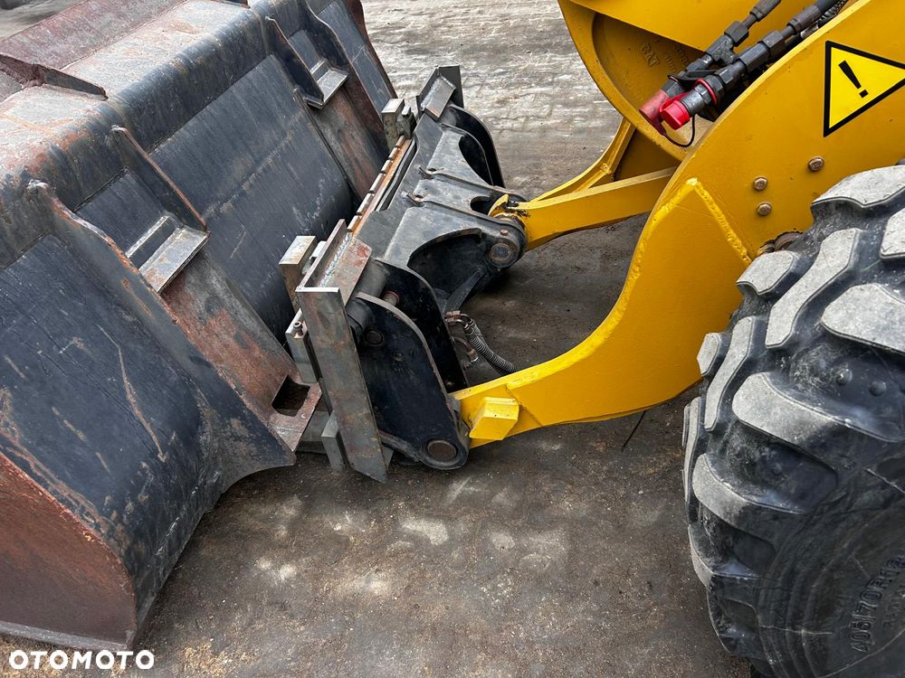 Caterpillar 906 - 10