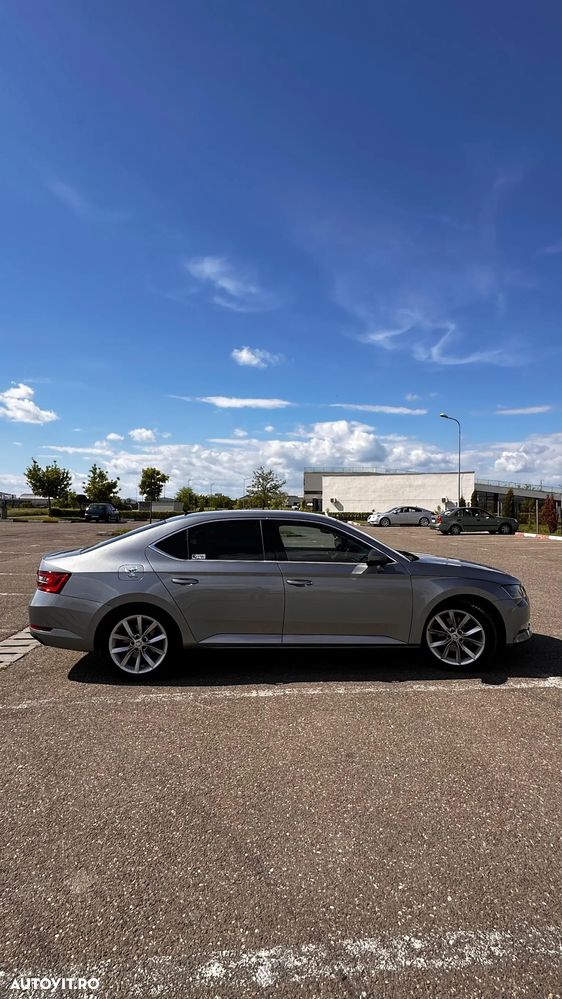Skoda Superb 2.0 TDI DSG Style - 9