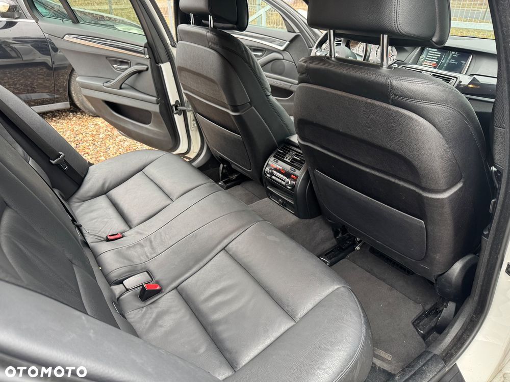 BMW Seria 5 525d xDrive - 26