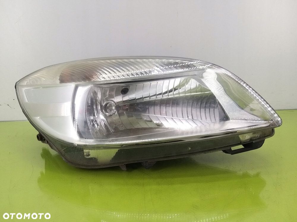 Reflektor lampa przód prawa Skoda Fabia II 2010-2014 LIFT - 1