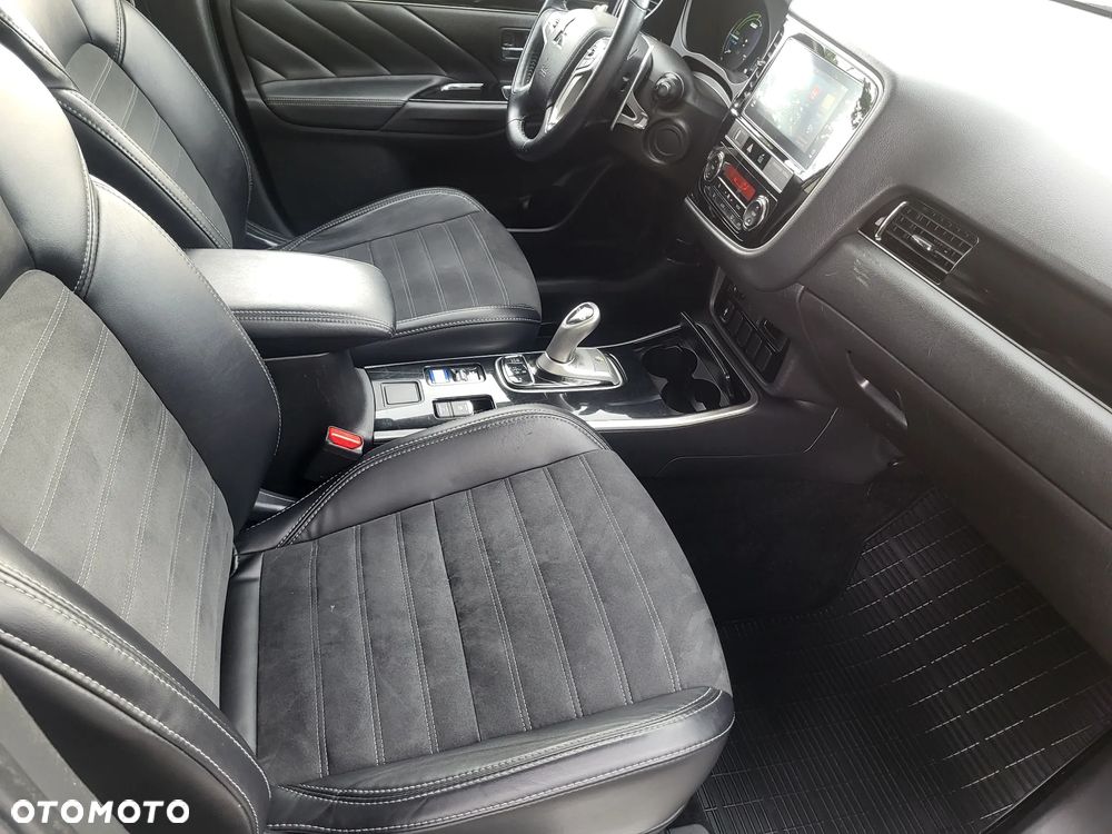 Mitsubishi Outlander Instyle NAVI - 16