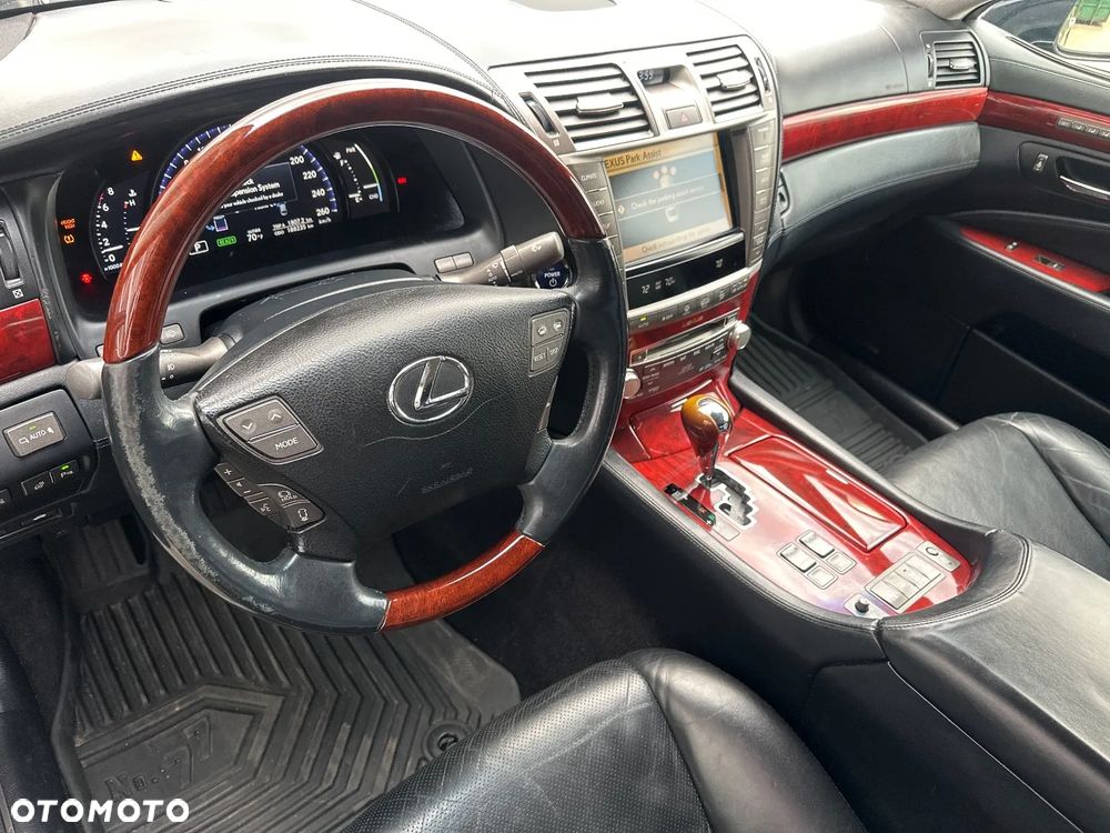 Lexus LS 600h Elite - 12