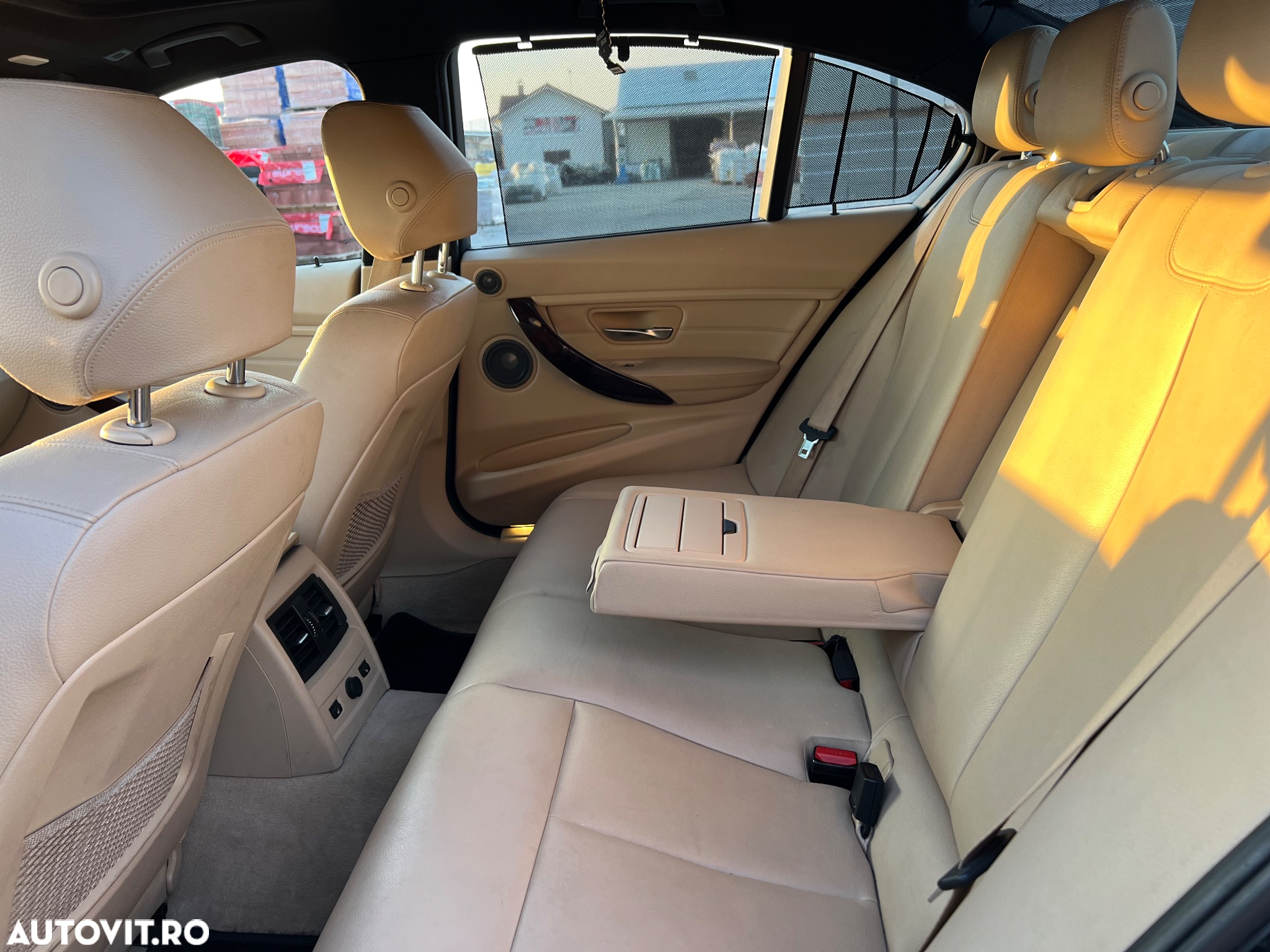 BMW Seria 3 320d Aut. Luxury Line - 13