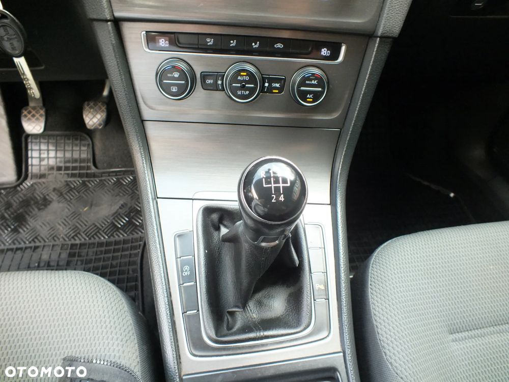 Volkswagen Golf VII 1.6 TDI BMT Comfortline - 13