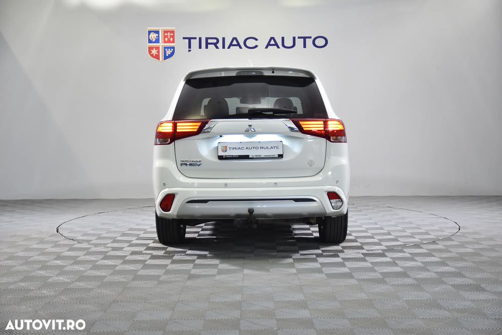 Mitsubishi Outlander - 4