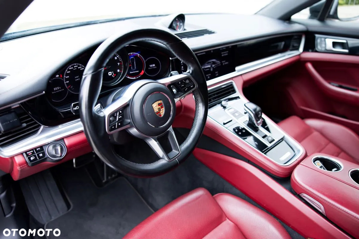 Porsche Panamera 4S - 37