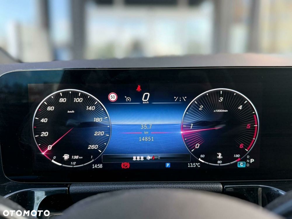 Mercedes-Benz GLA - 11