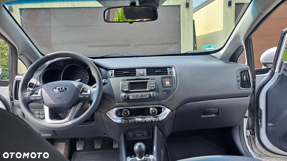 Kia Rio 1.2 Fifa World Cup Edition - 12
