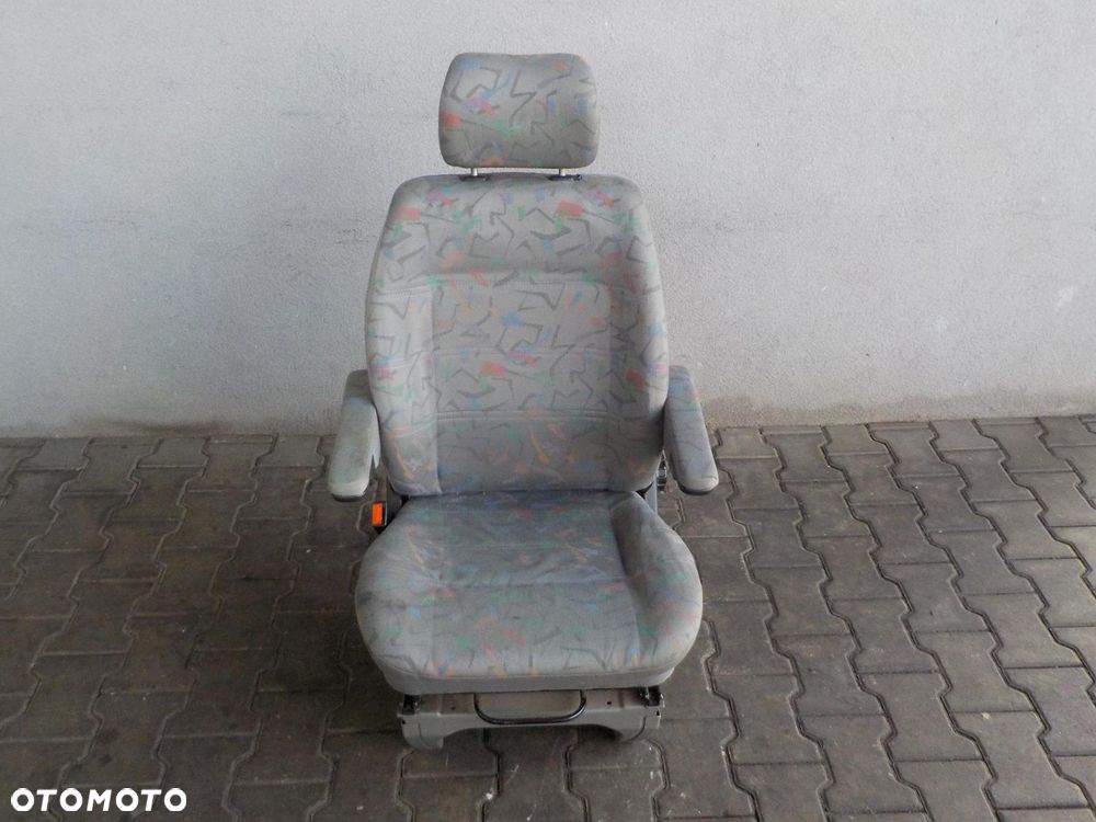 VW T4 FOTEL SIEDZENIE KIEROWCY Z PODŁOKIETNIKAMI - 1