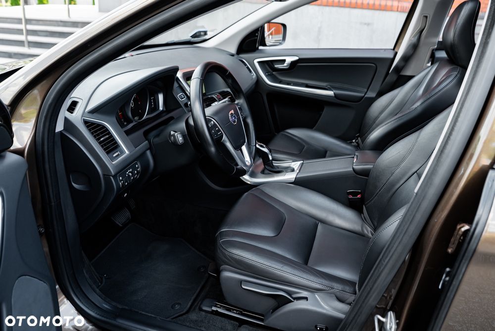 Volvo XC 60 D3 Drive-E Momentum - 18