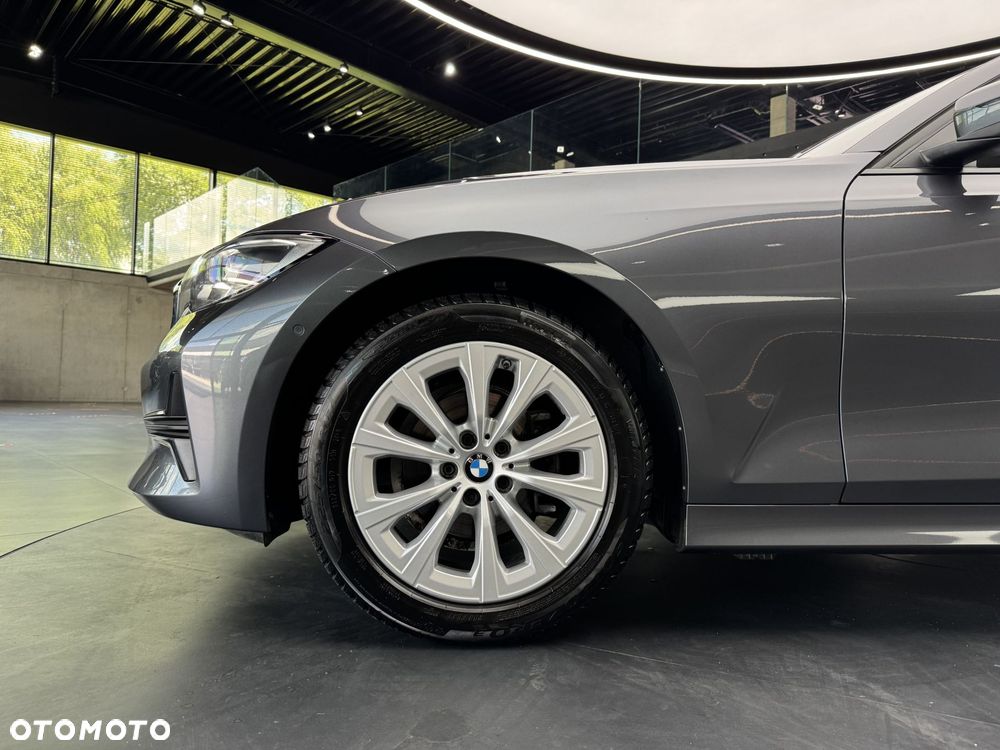 BMW Seria 3 318i - 21