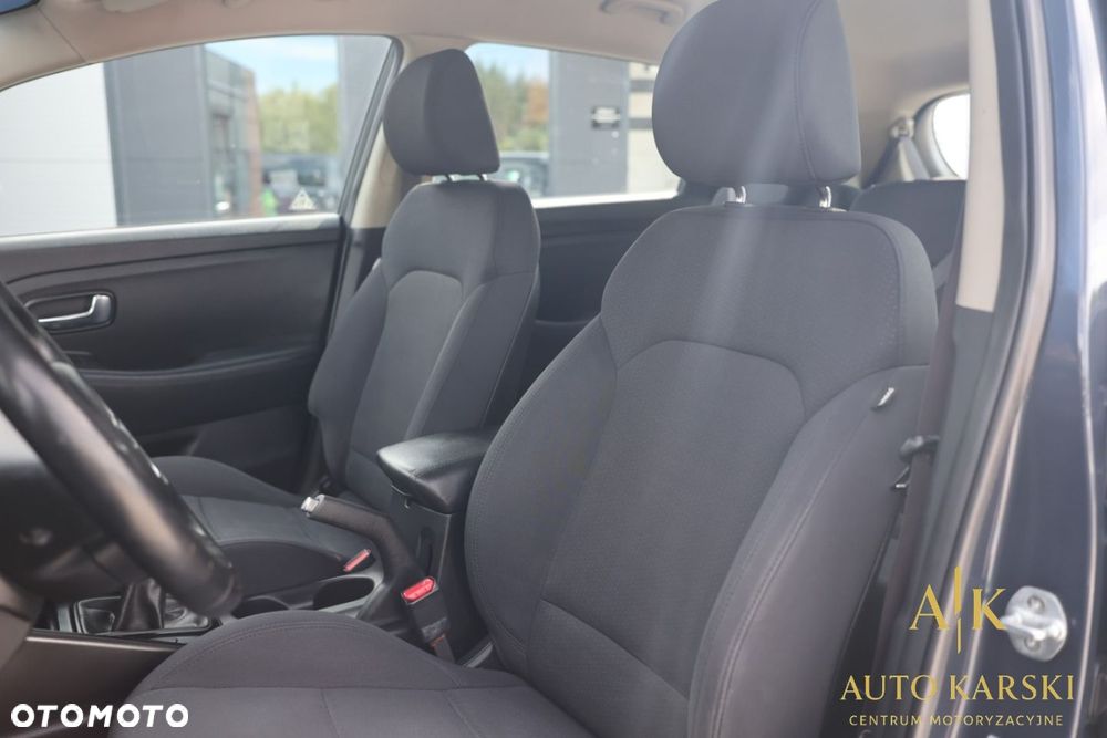 Kia Carens - 32
