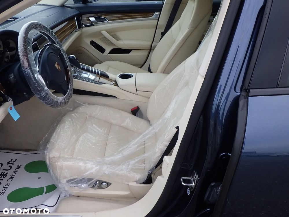 Porsche Panamera GTS PDK - 27