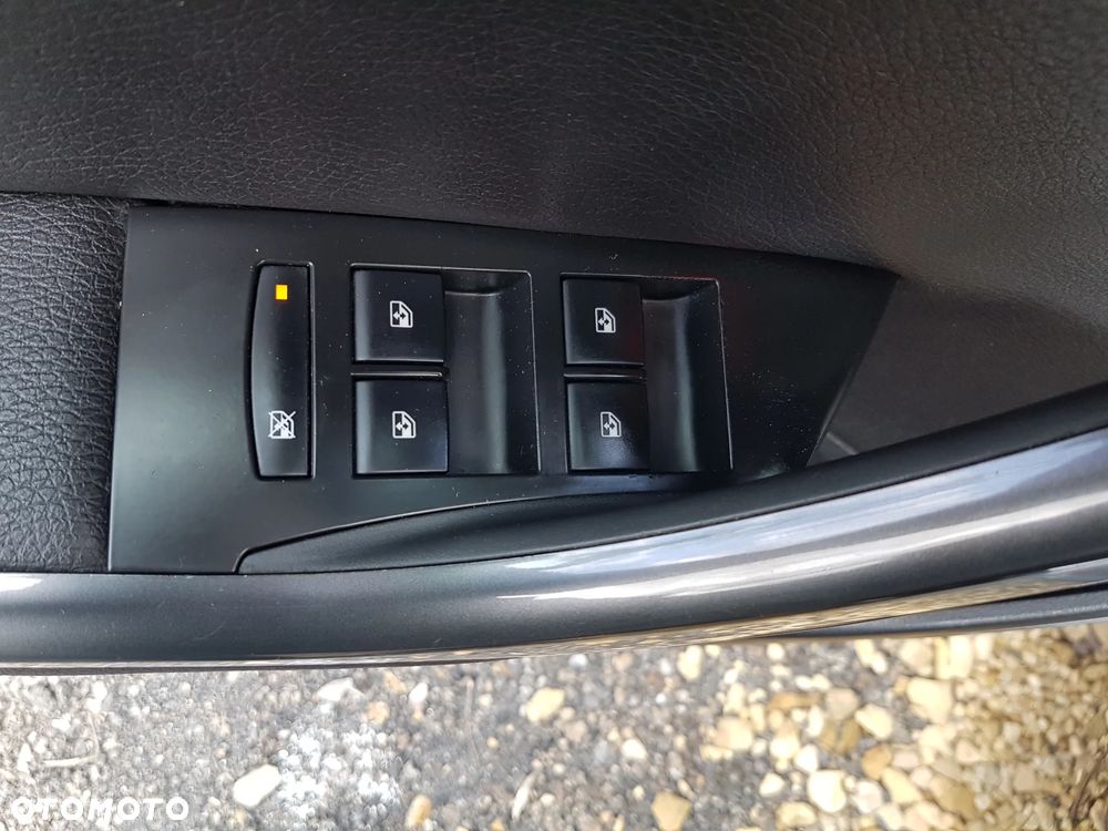 Opel Astra 2.0 CDTI DPF SportsTourer Exklusiv - 32