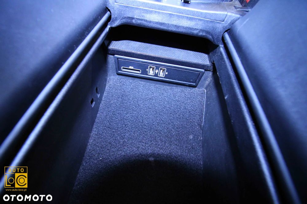 Mercedes-Benz Klasa C AMG 63 S AMG Speedshift 7G-MCT - 34