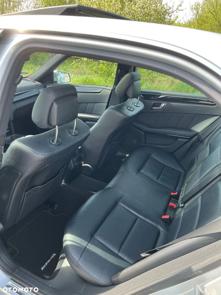 Mercedes-Benz Klasa E 300 CDI DPF BlueEFFICIENCY 7G-TRONIC Avantgarde - 24