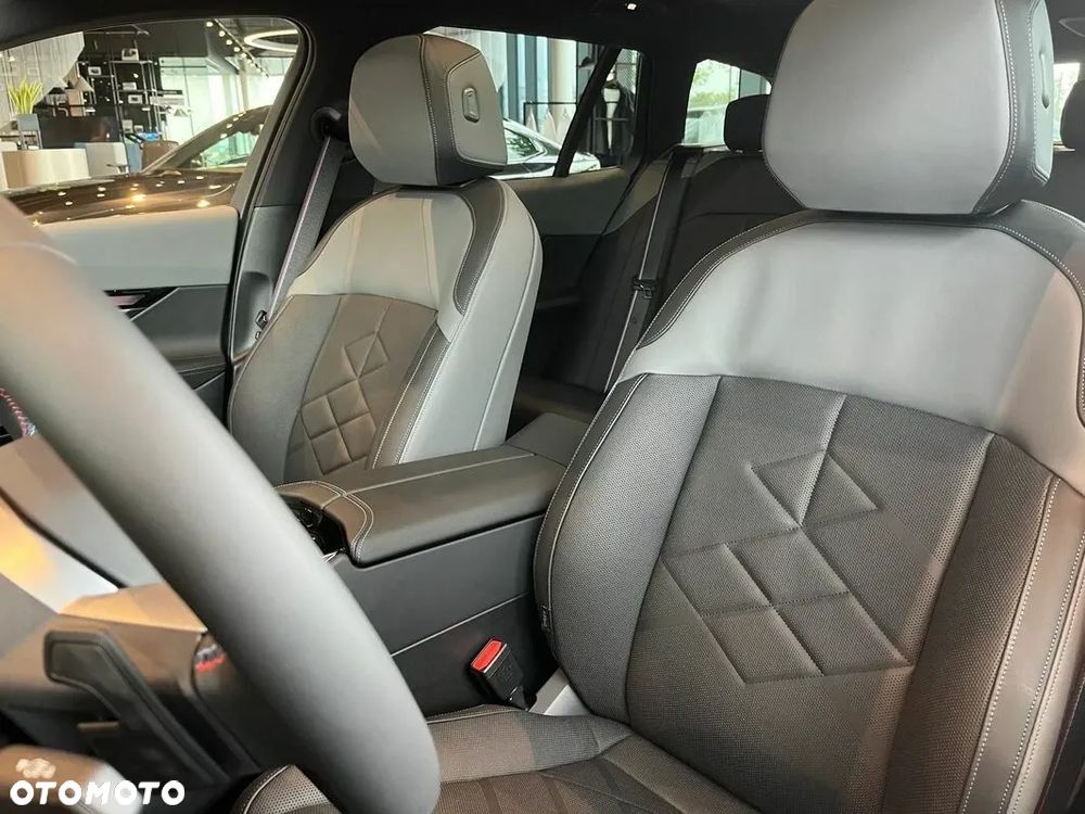 BMW i5 M60 Touring - 12