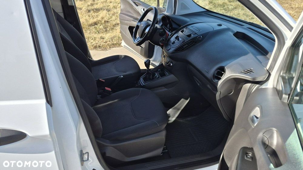 Ford Transit Courier - 11