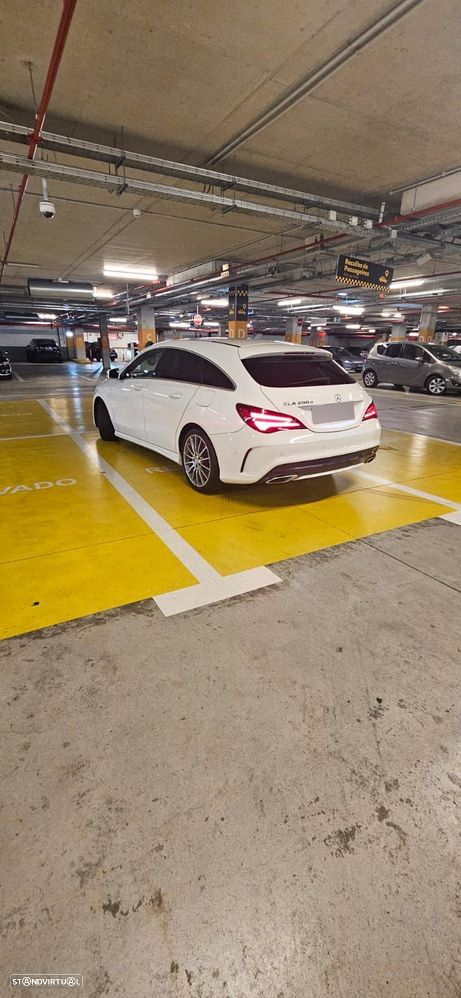 Mercedes-Benz CLA 200 d Shooting Brake AMG Line - 3