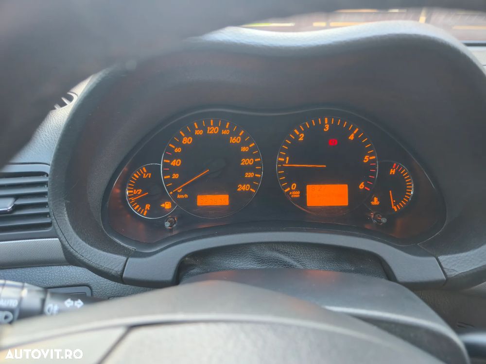 Toyota Avensis 2.0 D-4D Station Executive - 10