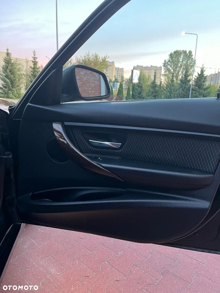 BMW Seria 3 320d - 25