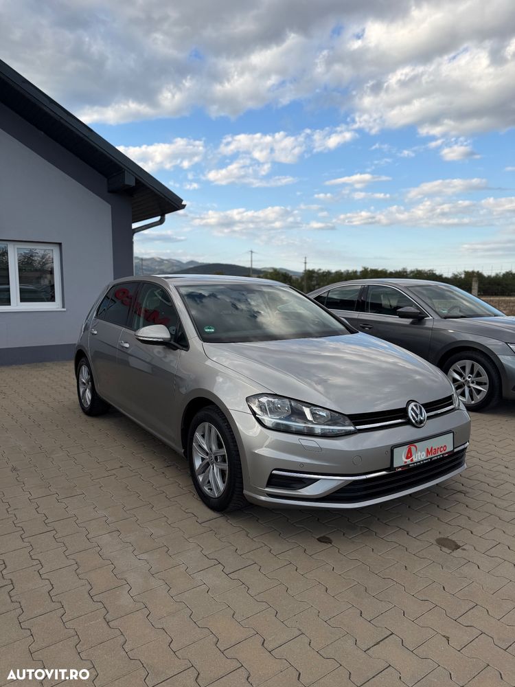 Volkswagen Golf - 2