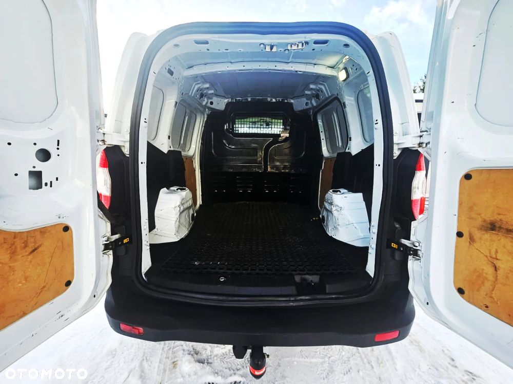 Ford Transit Courier - 13
