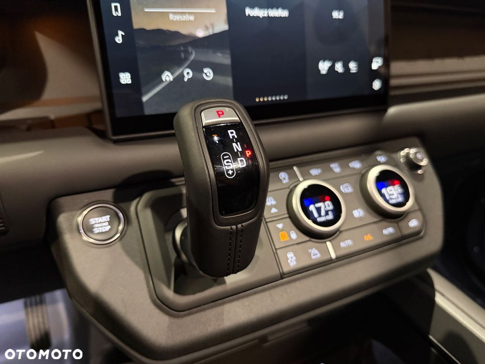 Land Rover Defender 2.0 D240 HSE - 24