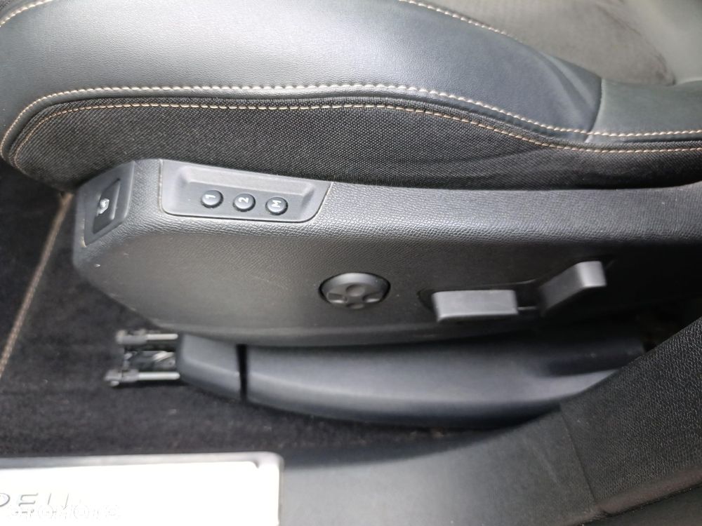 Peugeot 5008 1.6 PureTech GT Pack S&S EAT8 - 17