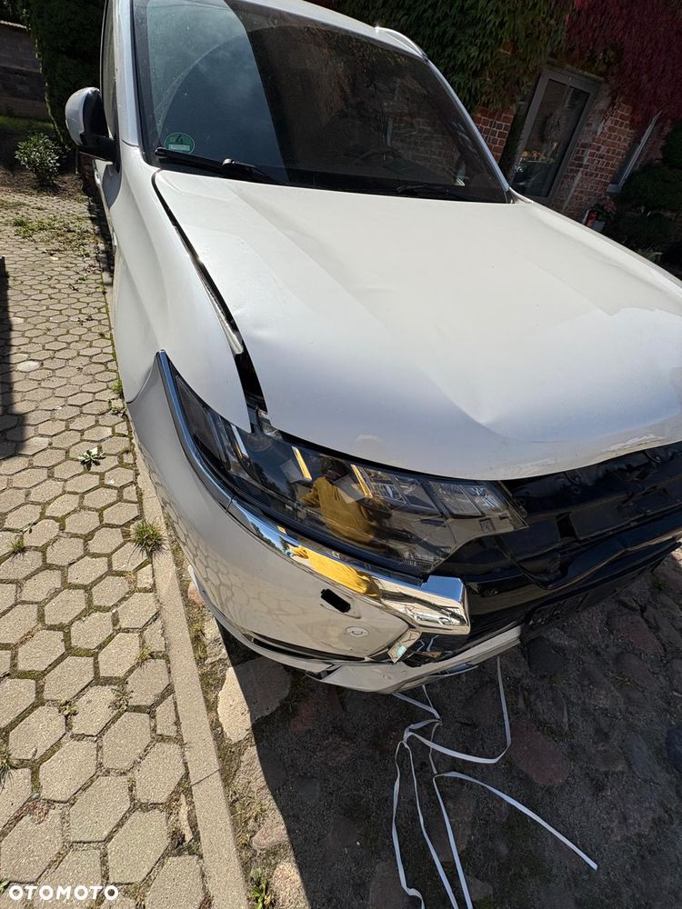 Mitsubishi Outlander 2.4 4WD Plus - 10
