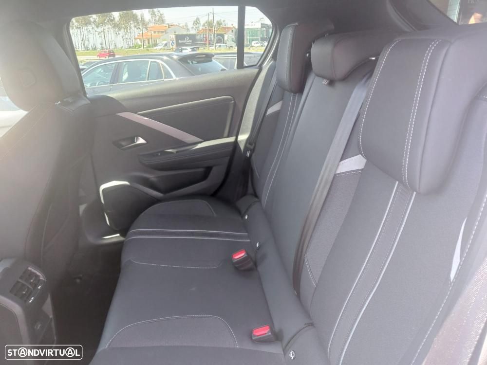 Opel Astra 1.2 T Elegance Aut. - 9