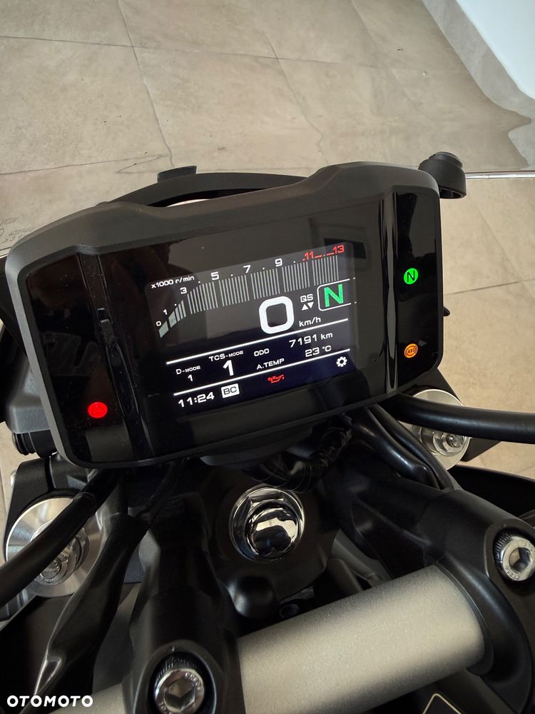 Yamaha MT - 8