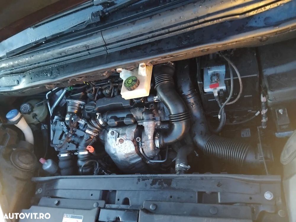 Citroën C4 Picasso 1.6 HDI FAP EGS6 CoolTech - 8