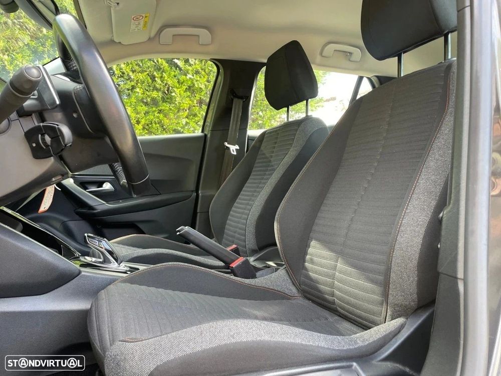 Peugeot 2008 1.2 PureTech Active Pack EAT8 - 6