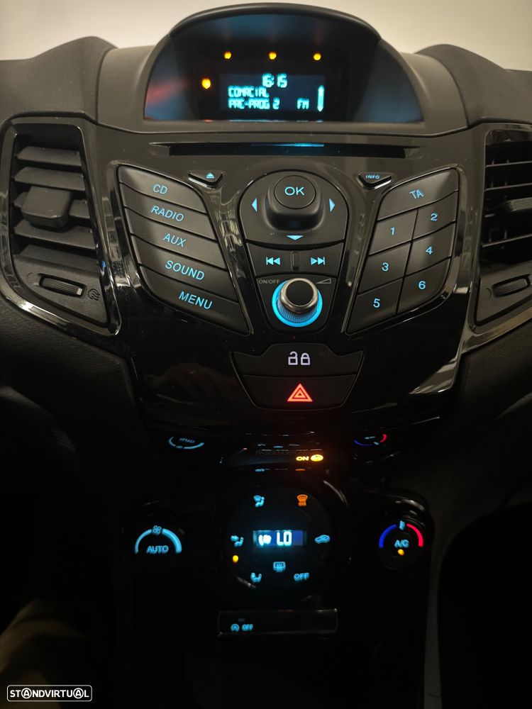 Ford Fiesta 1.0 T EcoBoost Titanium - 24