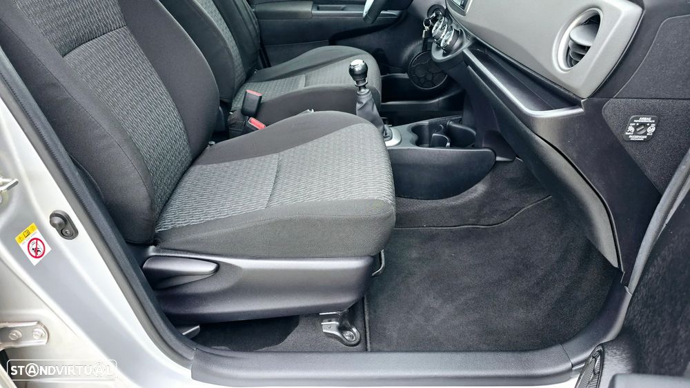 Toyota Yaris 1.33 VVT-i Comfort+P.Style - 36