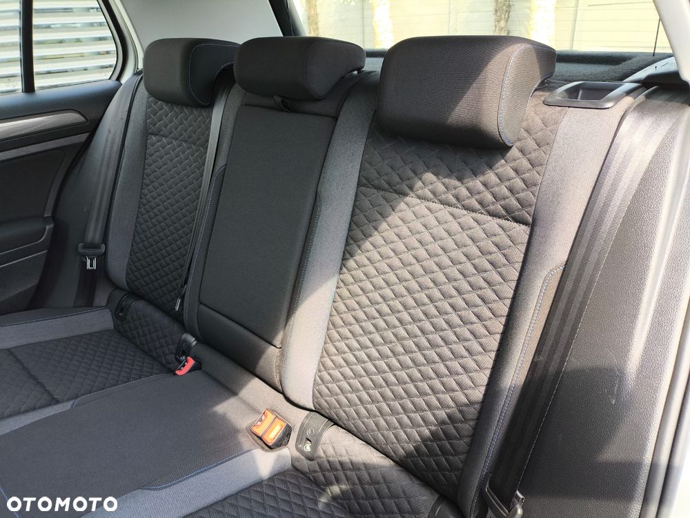 Volkswagen Golf - 23