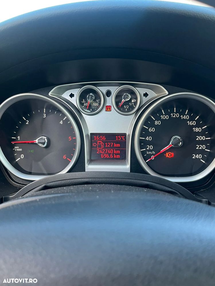 Ford Focus 1.6 TDCi DPF Ambiente - 6