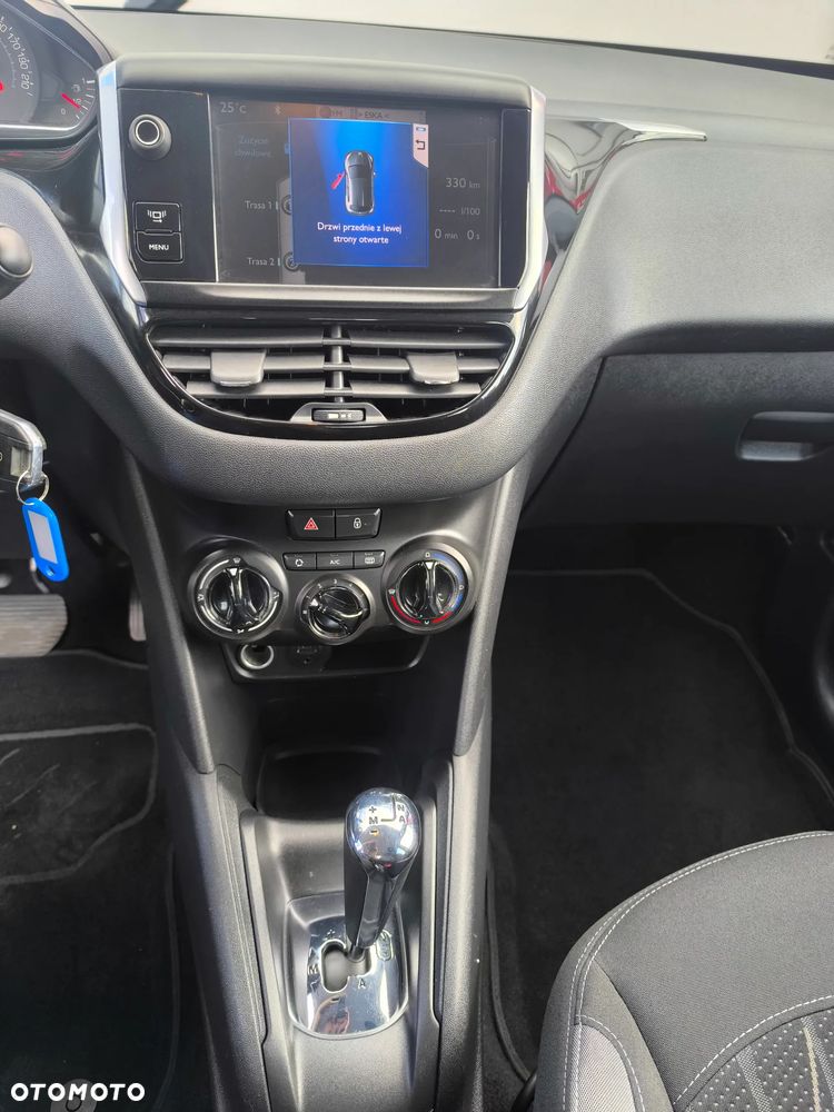 Peugeot 208 - 23