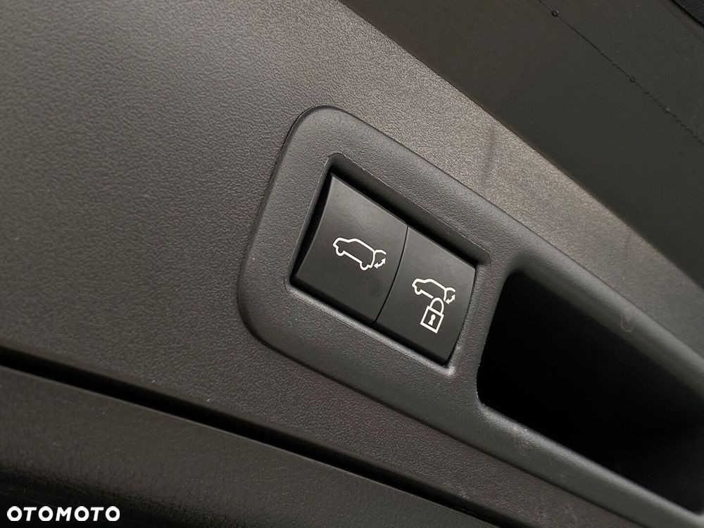 Lexus UX 250h GPF F Impression 2WD - 38