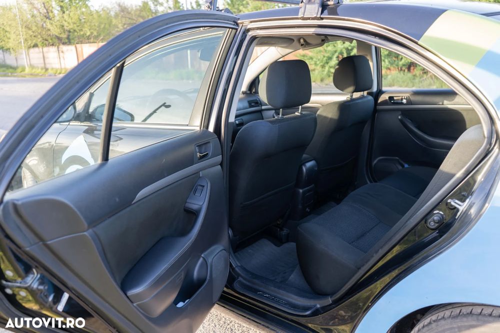 Toyota Avensis 1.6 Comfort - 11