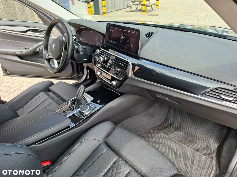 BMW Seria 5 530e Luxury Line sport - 11